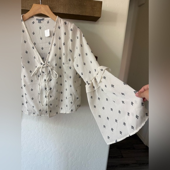 Charlotte Russe|White ditsy Floral long sleeve Boho Blouse,bell sleeves•••NWT - Picture 7 of 11